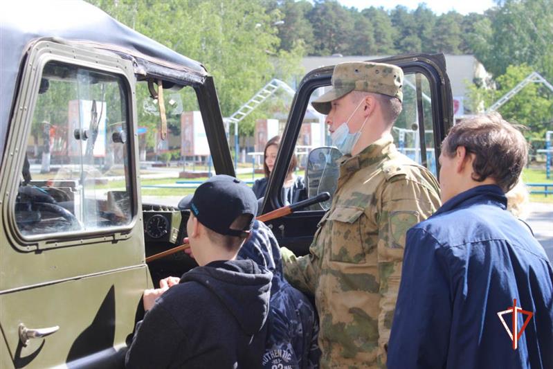 В калиновском соединении Росгвардии состоялись сборы для молодежи призывного возраста