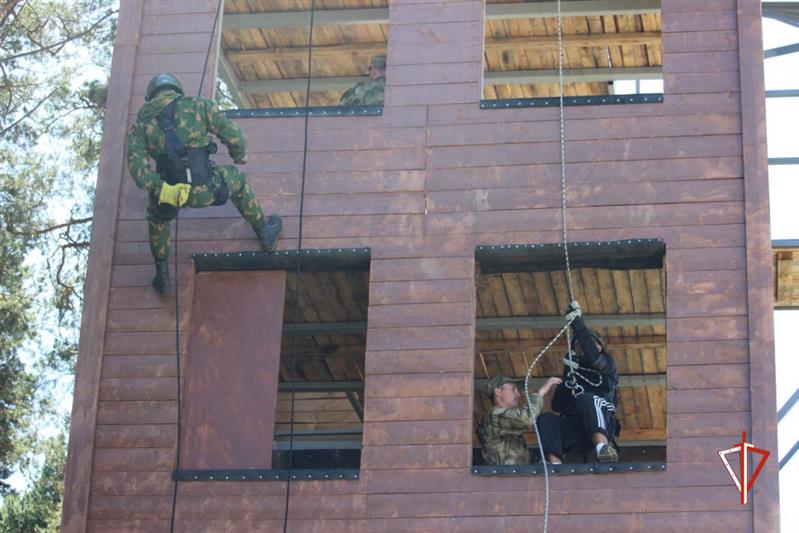 В калиновском соединении Росгвардии состоялись сборы для молодежи призывного возраста