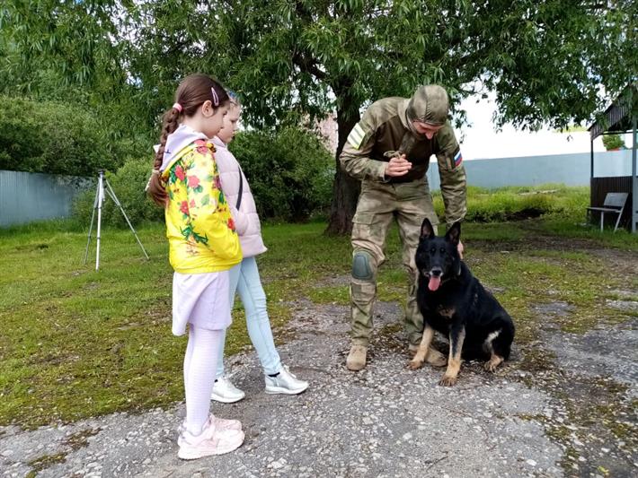 Росгвардейцы исполнили мечту 10-летней орловчанки