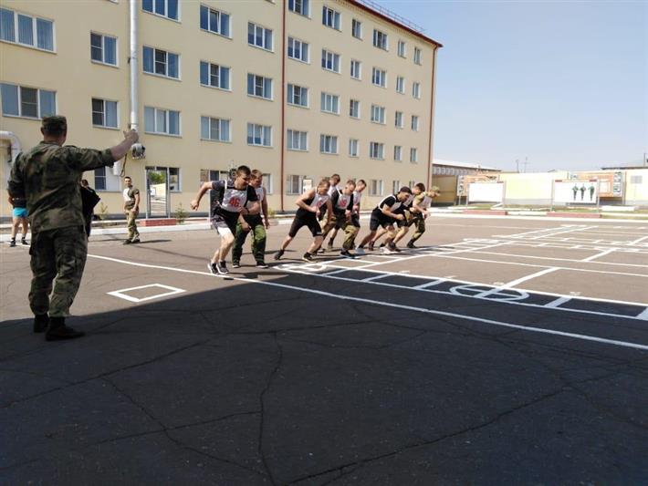 В омском учебном центре Росгвардии завершился курс профессиональной подготовки водителей и наводчиков БТР