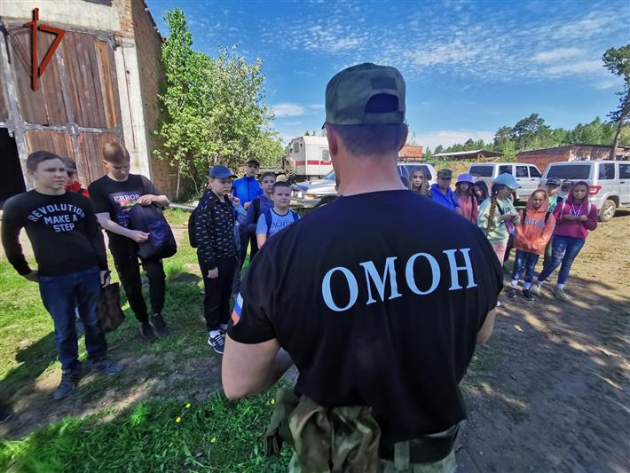 В рамках акции «Каникулы с Росгвардией» ученики профильного класса побывали на полевых учениях сотрудников иркутского ОМОН