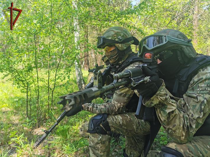 В рамках акции «Каникулы с Росгвардией» ученики профильного класса побывали на полевых учениях сотрудников иркутского ОМОН