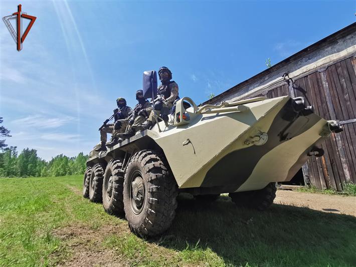 В рамках акции «Каникулы с Росгвардией» ученики профильного класса побывали на полевых учениях сотрудников иркутского ОМОН