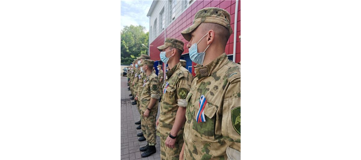 Росгвардейцы Центрального округа приняли участие во Всероссийской акции «Ленточка-триколор»