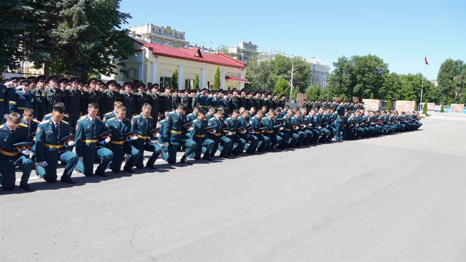В Саратовском военном институте войск национальной гвардии РФ состоялся выпуск офицеров