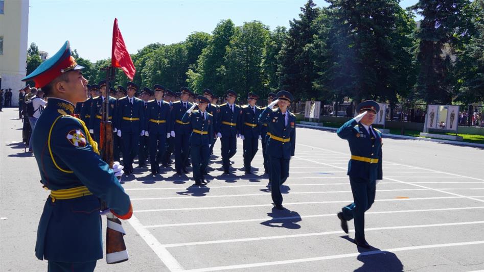 В Саратовском военном институте войск национальной гвардии РФ состоялся выпуск офицеров