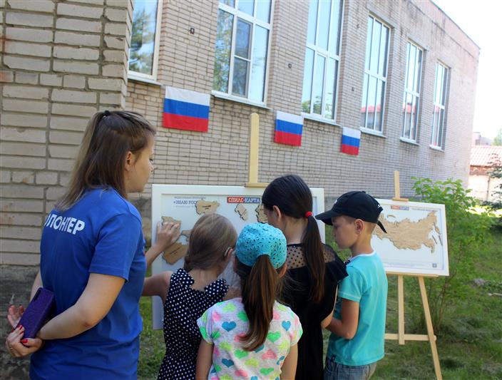 Новгородские росгвардейцы организовали выставку средств связи и экипировки