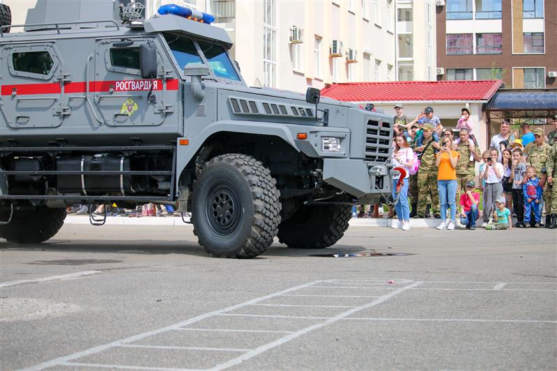 В Северо-Кавказском округе Росгвардии прошли праздничные мероприятия по случаю Дня защиты детей (фото)
