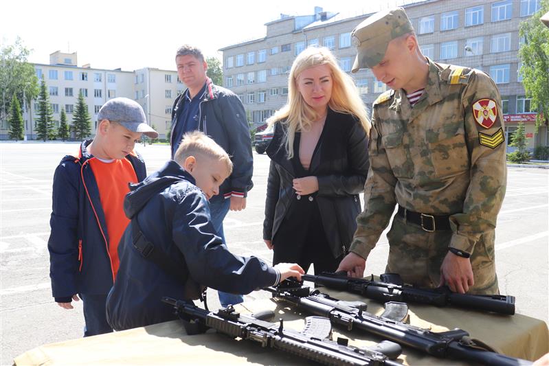 В Новосибирском военном институте Росгвардии проведён день открытых дверей