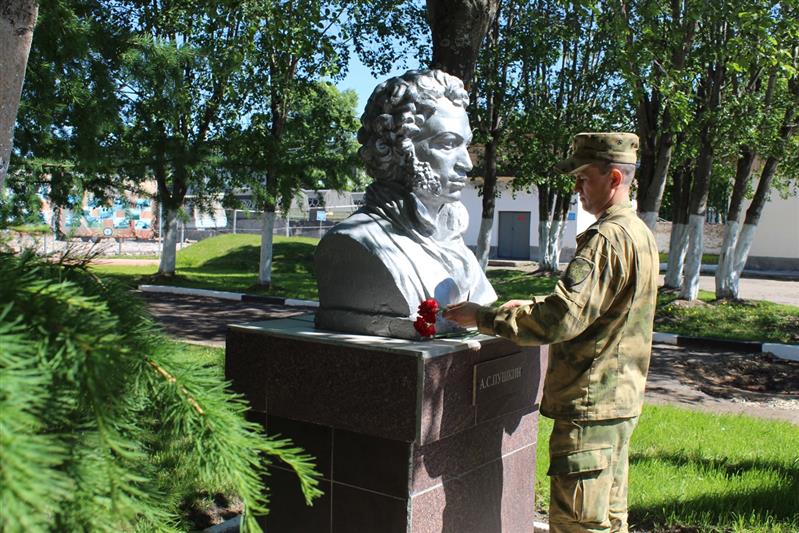 В Центре подготовки личного состава Росгвардии прошли мероприятия, посвященные 222-й годовщине со Дня рождения Александра Сергеевича Пушкина