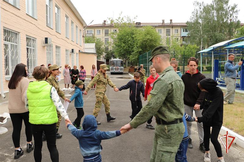 В Уральском округе Росгвардии состоялись праздничные мероприятия, посвященные Дню защиты детей