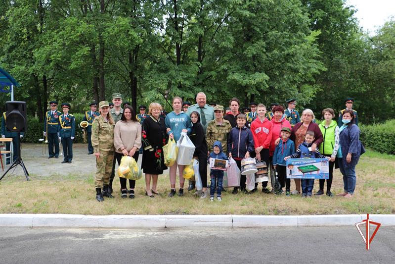 В Уральском округе Росгвардии состоялись праздничные мероприятия, посвященные Дню защиты детей