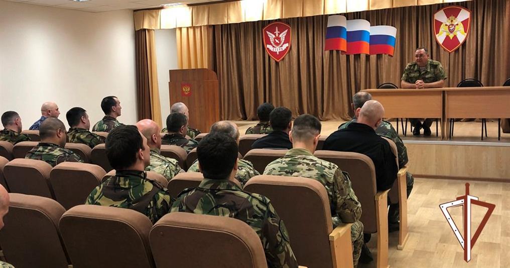Комплексная группа офицеров Уральского округа Росгвардии работает в Югре 