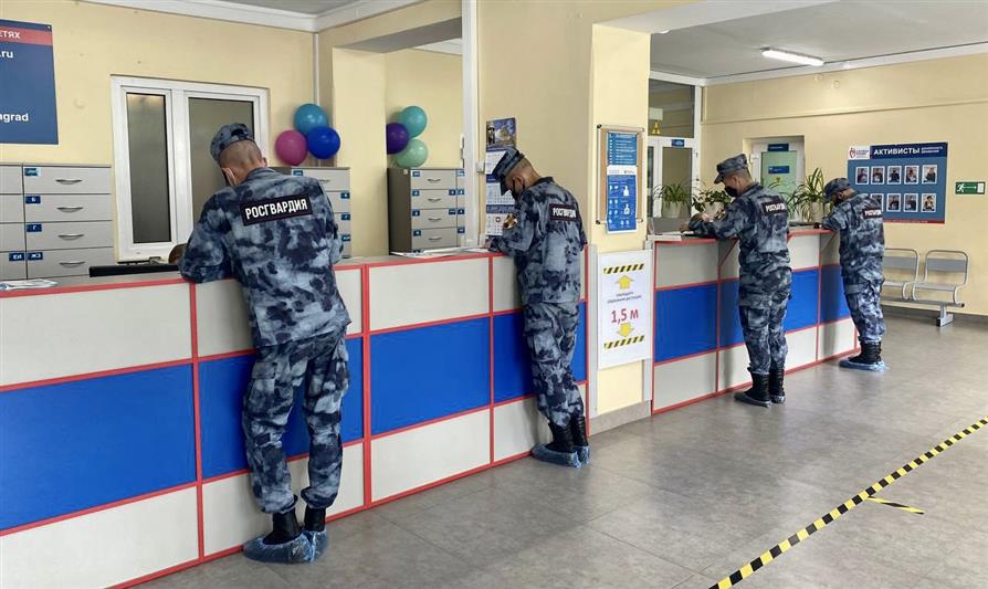 В Калининграде сотрудники и военнослужащие Росгвардии приняли участие в донорской акции «Чужих детей не бывает!»