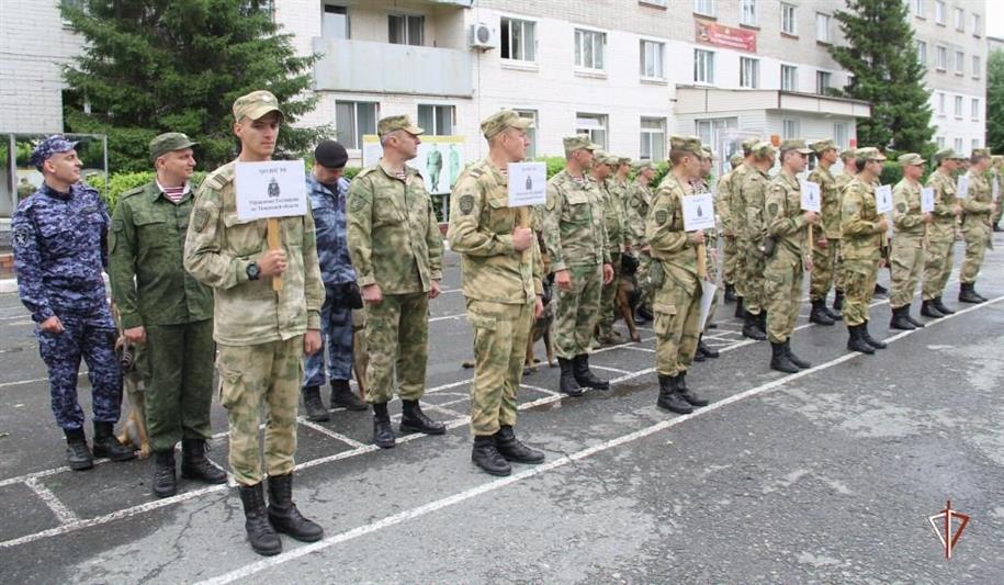В Тюмени стартовал чемпионат Уральского округа Росгвардии по многоборью кинологов