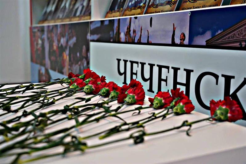 Заместитель начальника чеченского управления Росгвардии почтил память студентов и преподавателей грозненского университета, участвовавших в Великой Отечественной войне 