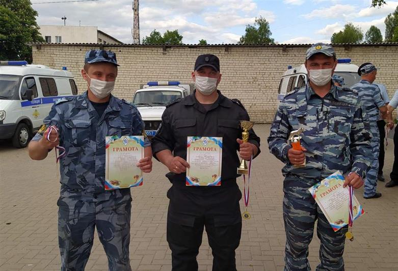 Белгородский росгвардеец стал победителем в Межобластных соревнованиях специалистов-кинологов