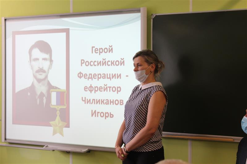 В Мурманской области открыли мемориальный стенд, посвященный военнослужащему, погибшему при исполнении воинского долга  