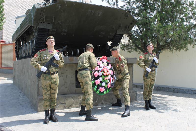 В  Калаче-на-Дону военнослужащие и ветераны Росгвардии почтили память павших сослуживцев