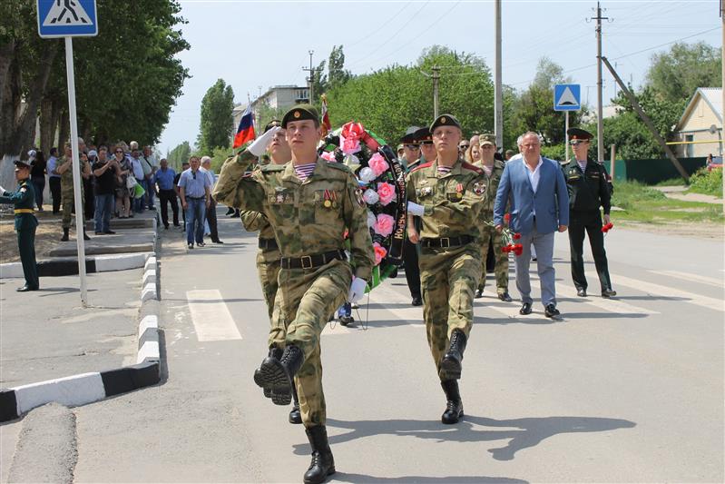 В  Калаче-на-Дону военнослужащие и ветераны Росгвардии почтили память павших сослуживцев