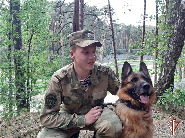 В Уральском округе Росгвардия присоединилась к всероссийскому флешмобу «Читаем стихи Пушкина» (видео)