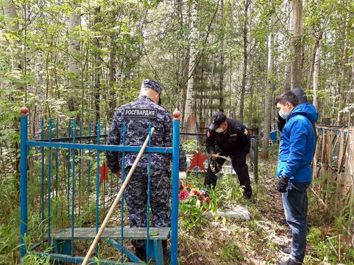 На Урале в День памяти и скорби росгвардейцы почтили память погибших в Великой Отечественной войне 