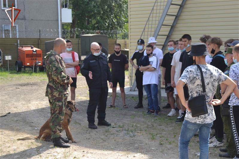 В Уральском округе проходят мероприятия в рамках всероссийского проекта «Каникулы с Росгвардией»