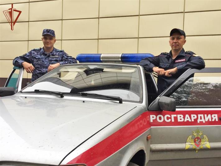 Жительница Черногорска поблагодарила росгвардейцев за помощь в опасной ситуации