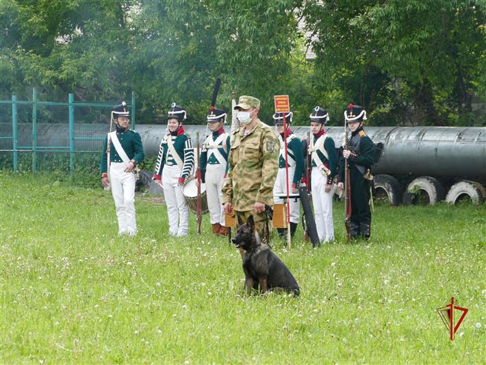 В Сибирском округе Росгвардии проходят тожественные мероприятия, посвящённые Дню России