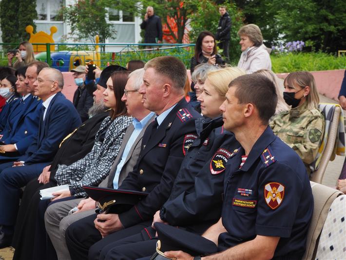В  День защиты детей росгвардейцы навестили воспитанников Белгородского дома ребенка