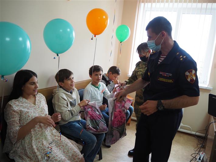 Росгвардия провела благотворительную акцию в центре социальной помощи в Белгородской области