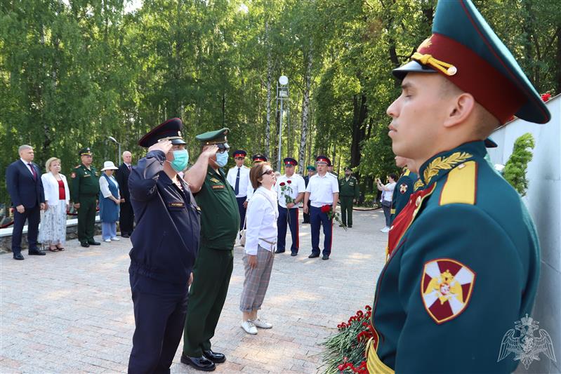 В Приволжье росгвардейцы приняли участие в акции «Свеча памяти»
