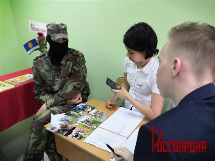 Росгвардейцы приняли участие в выпускном квалификационном экзамене у юных сахалинских журналистов
