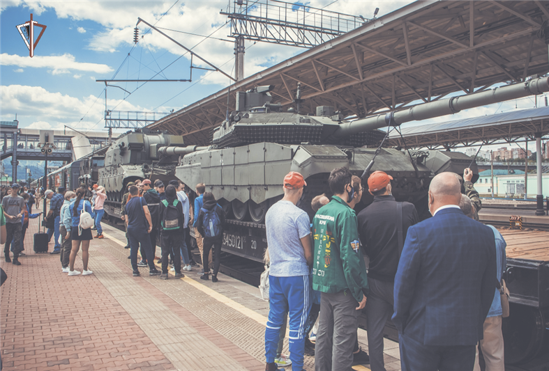 Дети росгвардейцев посетили агитационный поезд «Мы армия страны! Мы армия народа!» в Красноярске