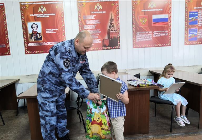 Росгвардейцы Южного округа приняли участие в мероприятиях ко Дню России 