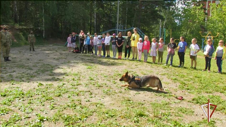 На Урале проходят мероприятия в рамках всероссийской акции «Каникулы с Росгвардией» (видео)