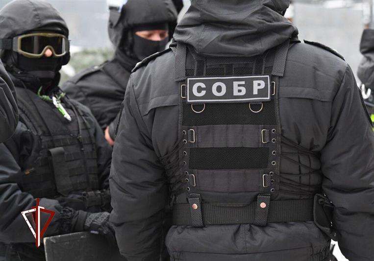 В Канске СОБР Росгвардии оказал содействие полицейским в задержании подозреваемых в вымогательстве