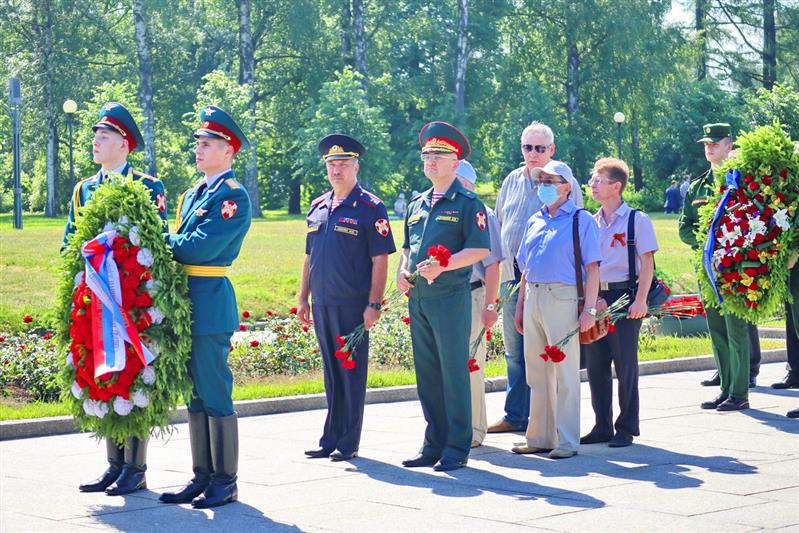 В Северо-Западном округе Росгвардии почтили память погибших в Великой Отечественной войне