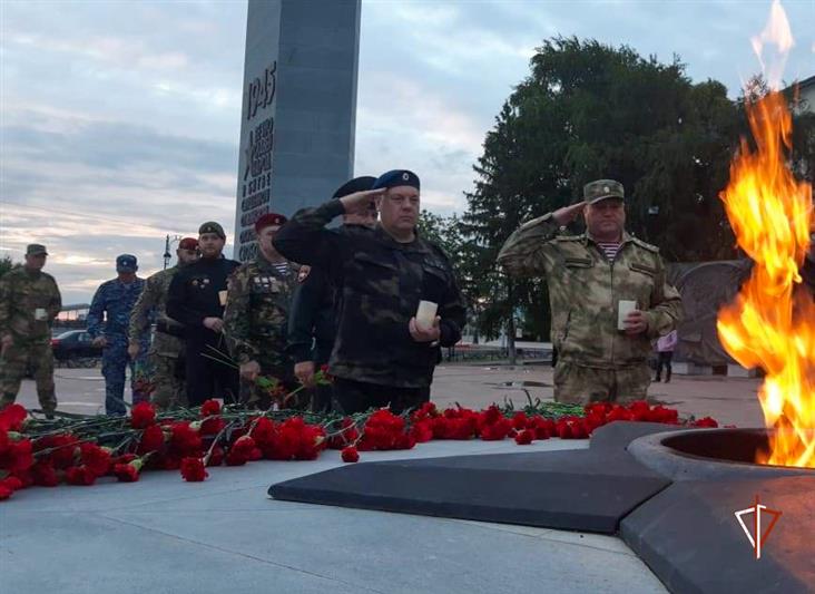 На Урале в День памяти и скорби росгвардейцы почтили память погибших в Великой Отечественной войне 