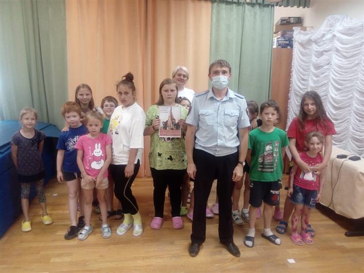 В Костроме и Подмосковье сотрудники Росгвардии встретились с воспитанниками детских центров 
