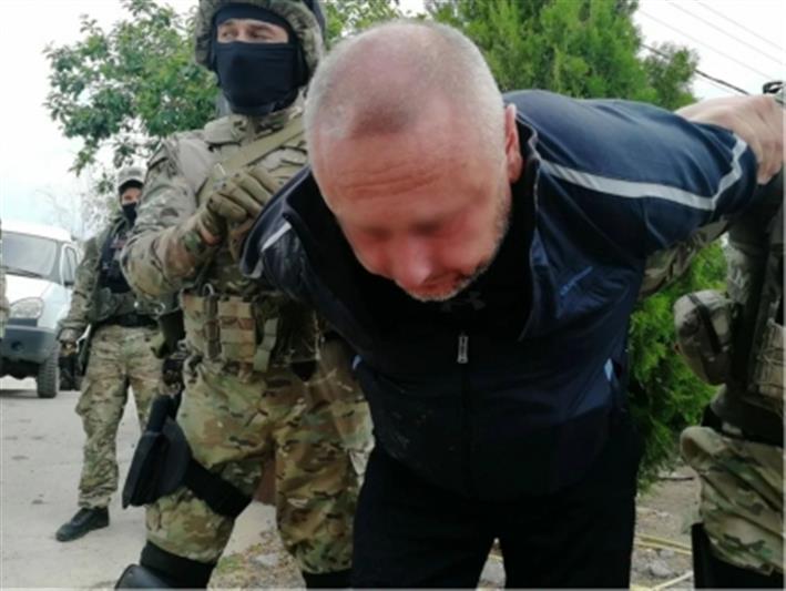 В Крыму при содействии Росгвардии задержали мужчину, признанного виновным в похищении подростка и использовании его труда
