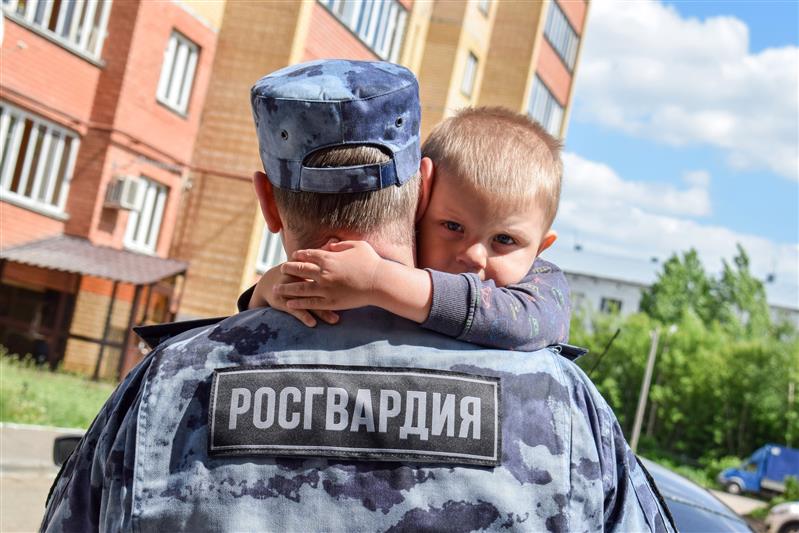 В Приволжье стартовала акция Росгвардии «Мой папа – защитник» (видео)