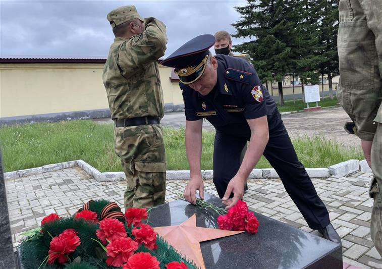 К патриотической акции “Свеча памяти” присоединились росгвардейцы в Сибири 