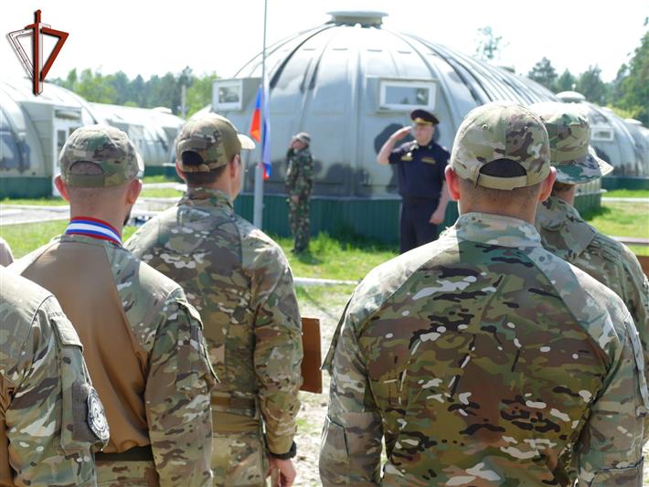 В Иркутске состоялся турнир среди снайперских пар спецназа Росгвардии Сибирского округа памяти погибшего сотрудника СОБР Валерия Хмыльнина