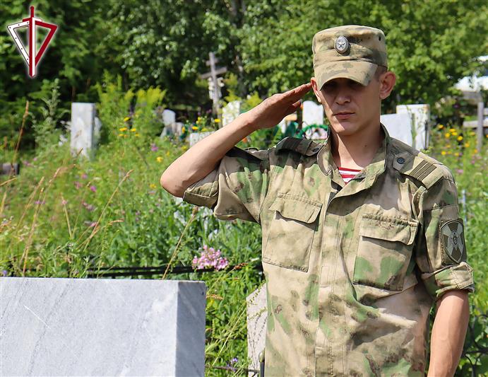 В Республике Алтай росгвардейцы продолжают облагораживать места захоронения участников Великой Отечественной войны