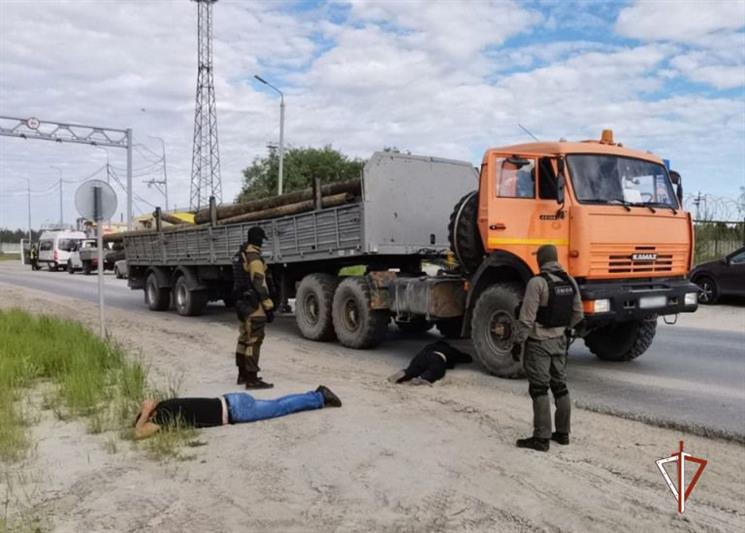  В Югре сотрудники ОМОН Росгвардии оказали содействие в задержании подозреваемых в хищении труб с нефтяного месторождения