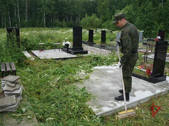 Росгвардейцы продолжают облагораживать места захоронений участников Великой Отечественной войны в Томской области 