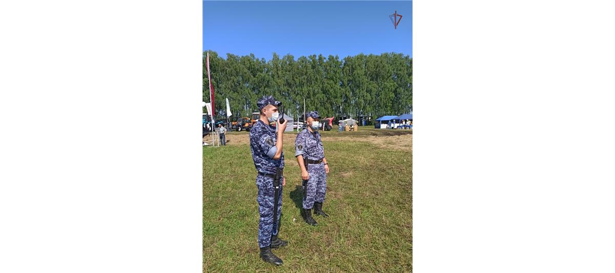 Росгвардия приняла участие в обеспечении правопорядка во время проведения выставки-демонстрации «День Брянского поля – 2021»