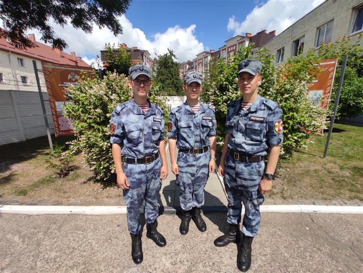 Военнослужащие Росгвардии спасли тонущего ребенка в Калининграде