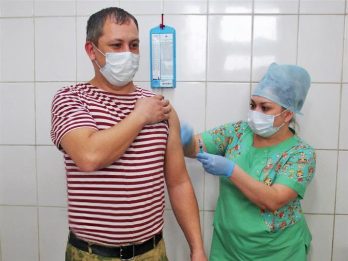 В Сибирском округе Росгвардии более 80 % личного состава получили прививку от коронавируса